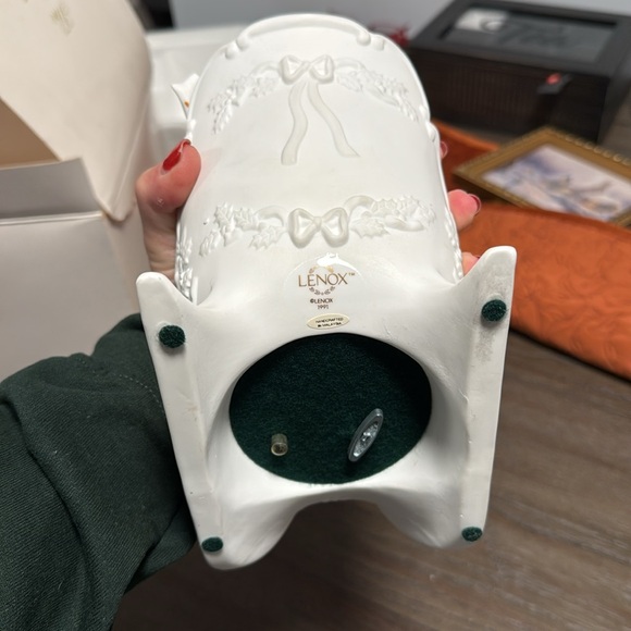 The Lenox White Christmas Music Box - Picture 10 of 12
